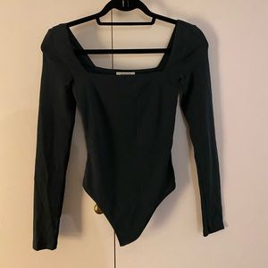 Aritzia Babaton Contour Square Neck Bodysuit